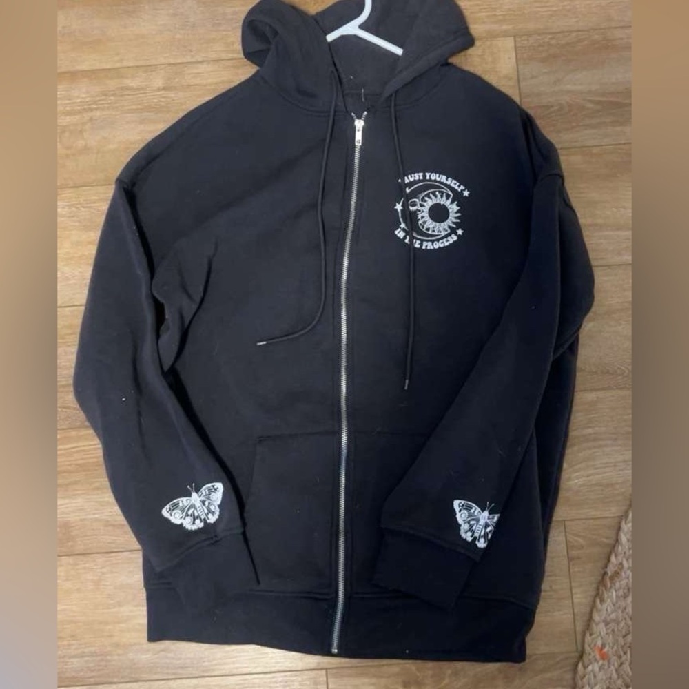 Graphic zip up